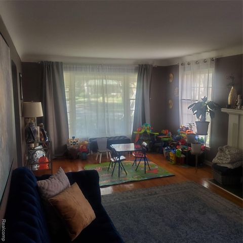 16214 Shaftsbury Avenue, Detroit, MI 48219