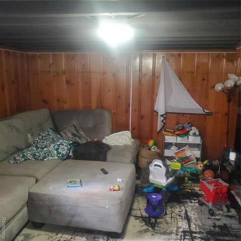 16214 Shaftsbury Avenue, Detroit, MI 48219