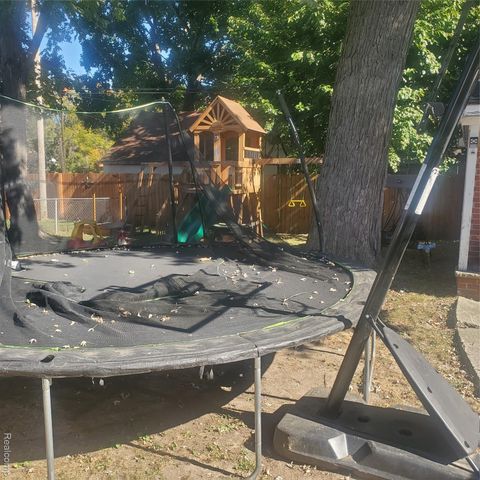 16214 Shaftsbury Avenue, Detroit, MI 48219