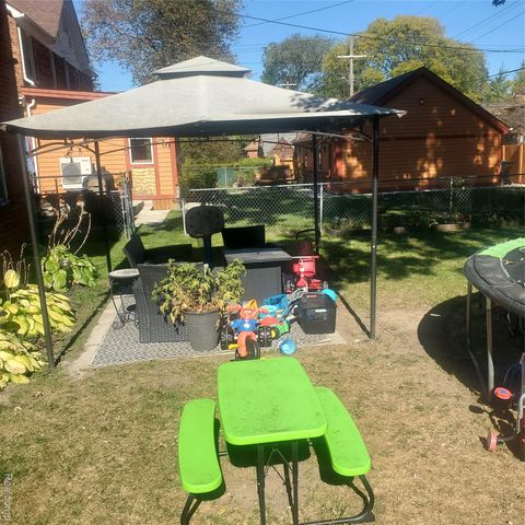 16214 Shaftsbury Avenue, Detroit, MI 48219