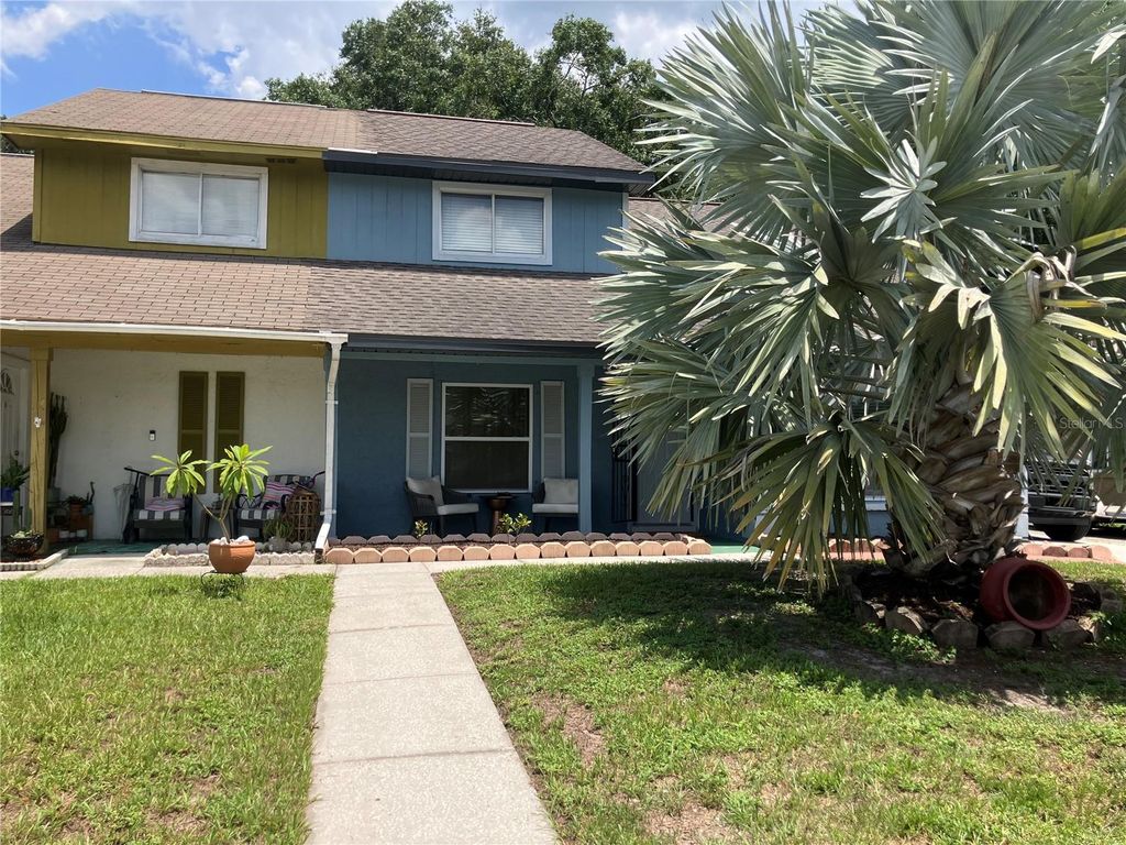 Image 2 of property listing at 3440 LAUREL DALE DRIVE, Tampa, FL 33618