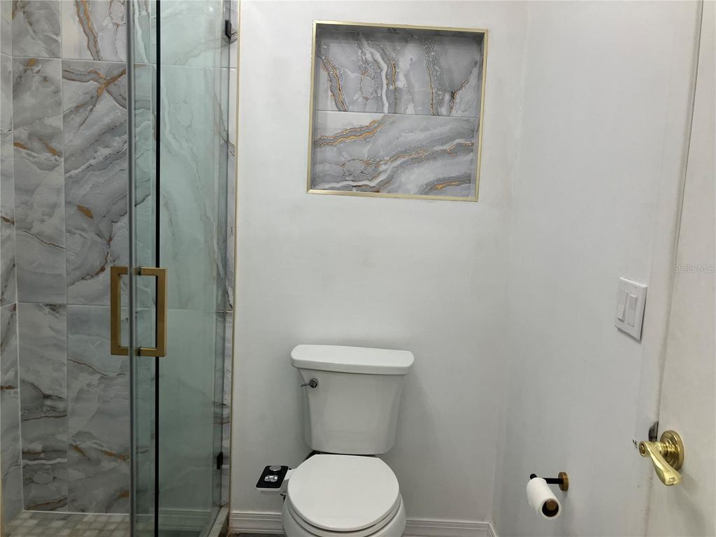 Image 11 of property listing at 3440 LAUREL DALE DRIVE, Tampa, FL 33618