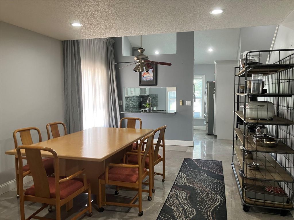 Image 5 of property listing at 3440 LAUREL DALE DRIVE, Tampa, FL 33618
