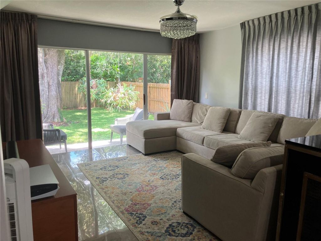 Image 6 of property listing at 3440 LAUREL DALE DRIVE, Tampa, FL 33618