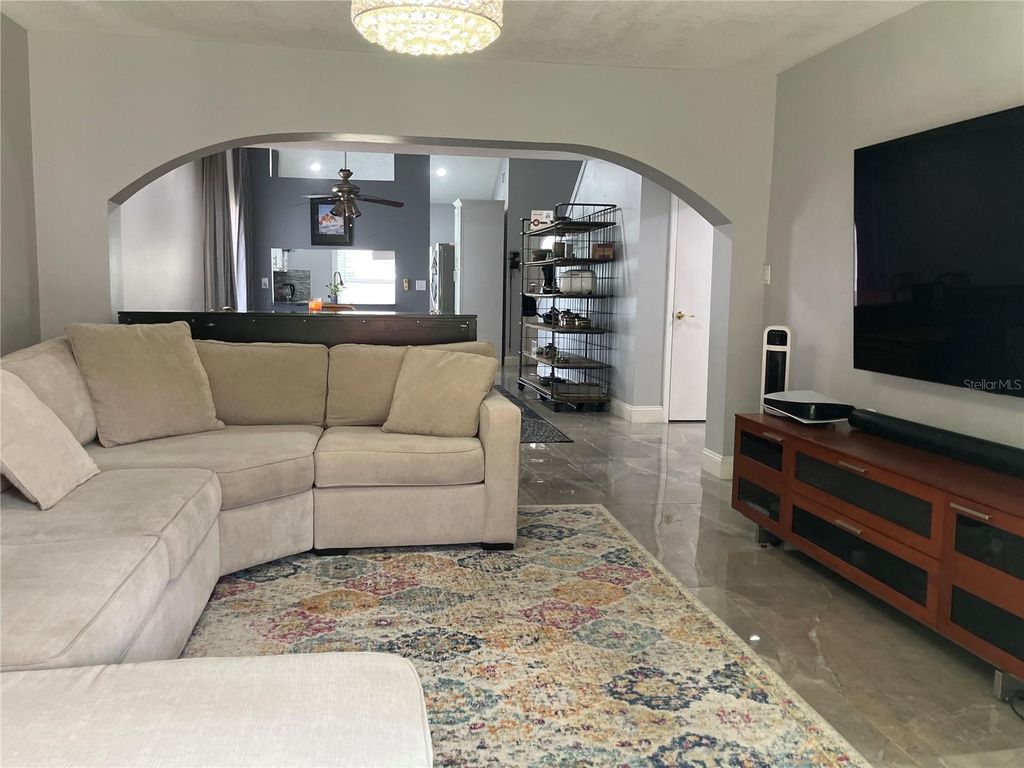 Image 7 of property listing at 3440 LAUREL DALE DRIVE, Tampa, FL 33618