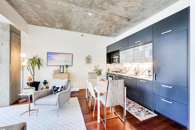 550 N Saint Clair Street 1306, Chicago, IL 60611