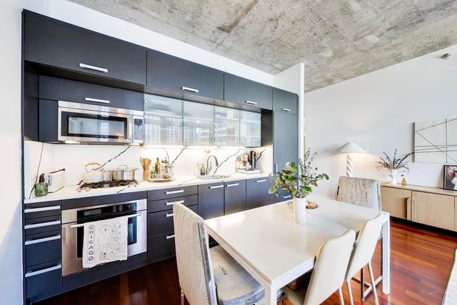 550 N Saint Clair Street 1306, Chicago, IL 60611