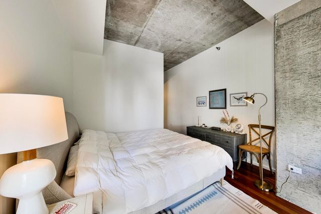 550 N Saint Clair Street 1306, Chicago, IL 60611