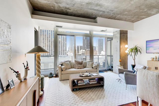 550 N Saint Clair Street 1306, Chicago, IL 60611