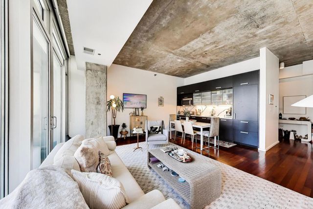 550 N Saint Clair Street 1306, Chicago, IL 60611