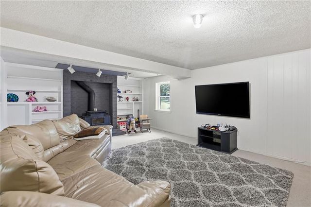 20814 W 45th Terrace, Shawnee, KS 66218
