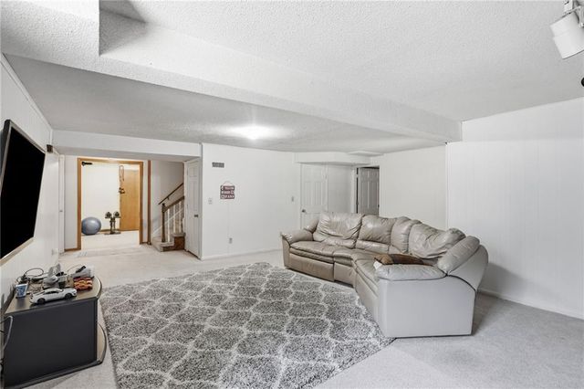 20814 W 45th Terrace, Shawnee, KS 66218
