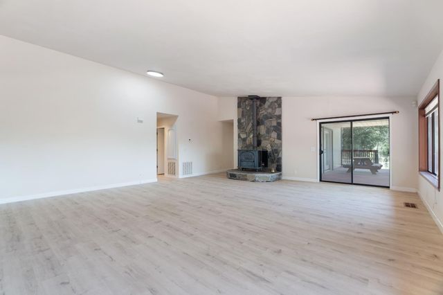 19617 Victoria Dr, Grass Valley, CA 95949