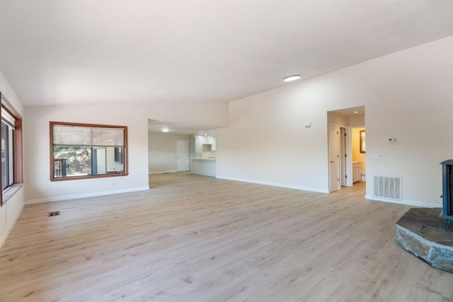 19617 Victoria Dr, Grass Valley, CA 95949