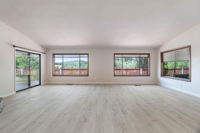 19617 Victoria Dr, Grass Valley, CA 95949