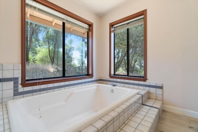 19617 Victoria Dr, Grass Valley, CA 95949