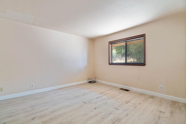 19617 Victoria Dr, Grass Valley, CA 95949