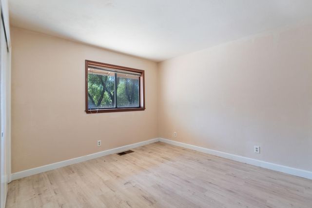 19617 Victoria Dr, Grass Valley, CA 95949