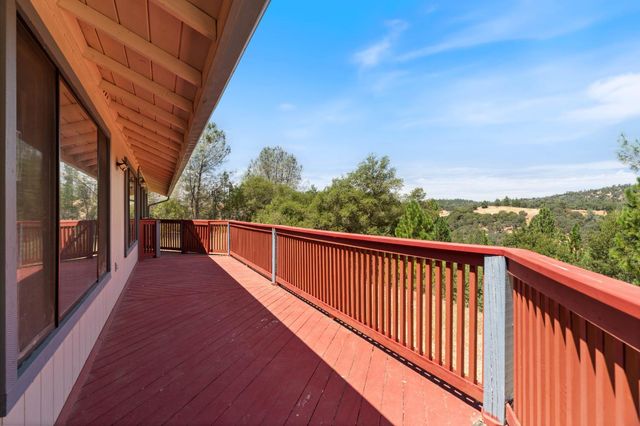 19617 Victoria Dr, Grass Valley, CA 95949