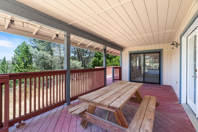 19617 Victoria Dr, Grass Valley, CA 95949