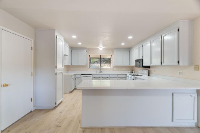 19617 Victoria Dr, Grass Valley, CA 95949