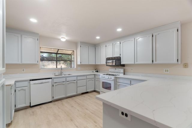 19617 Victoria Dr, Grass Valley, CA 95949