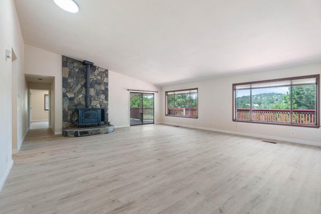 19617 Victoria Dr, Grass Valley, CA 95949