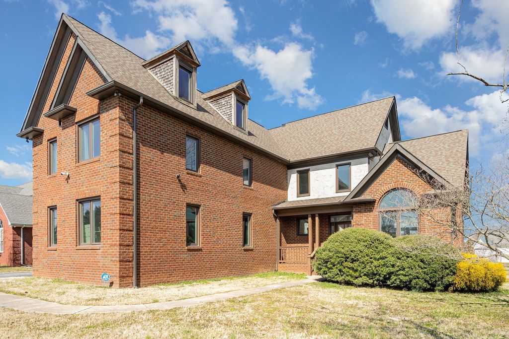 106 Tenby Dr, Murfreesboro, TN 37127