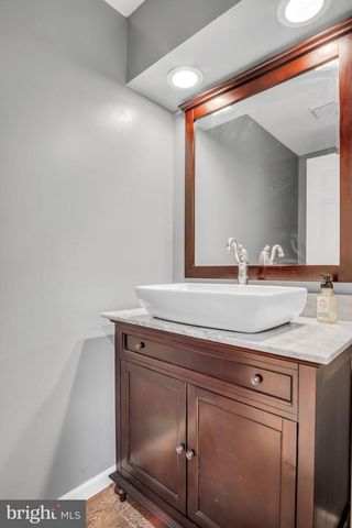 2509 NOLT RD, Lancaster, PA 17601