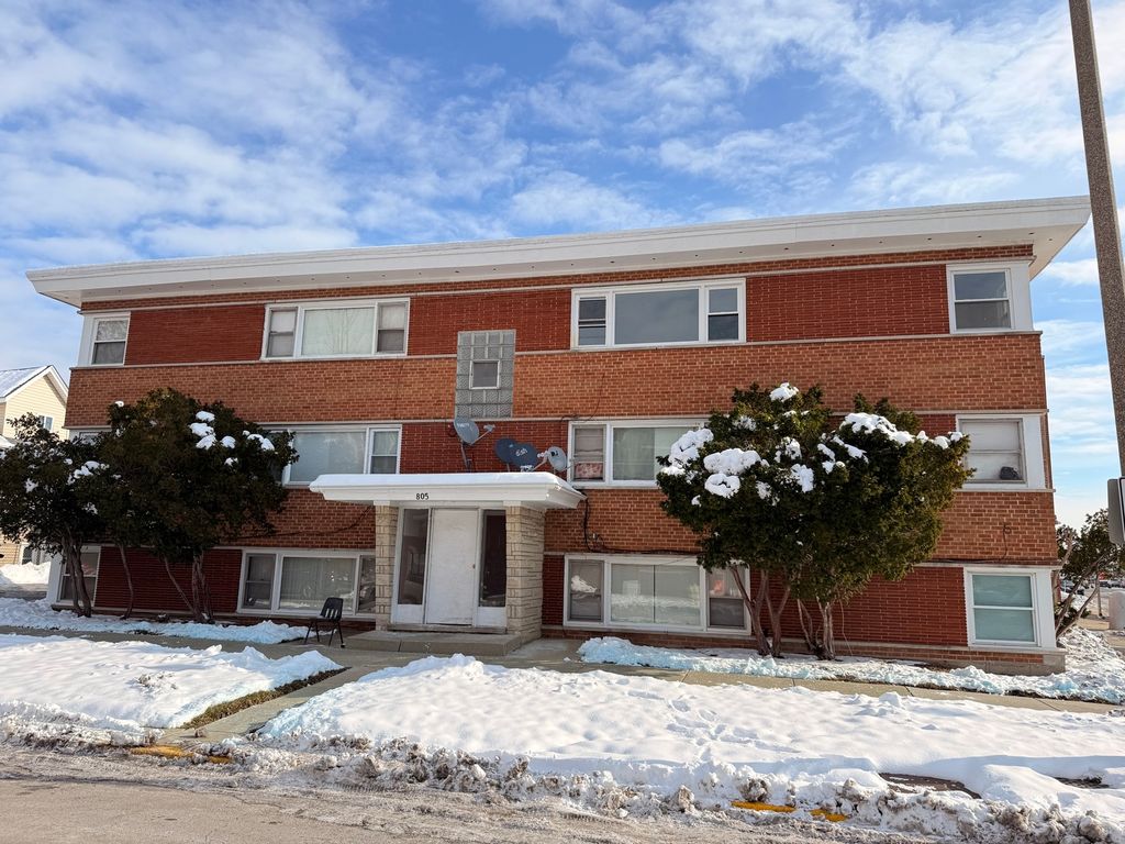 805 N 22nd Avenue, Melrose Park, IL 60160