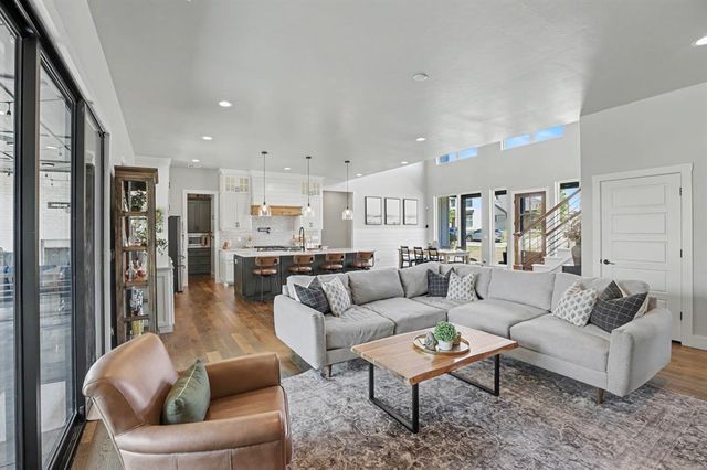 460 Old Farm Road, Edmond, OK 73034