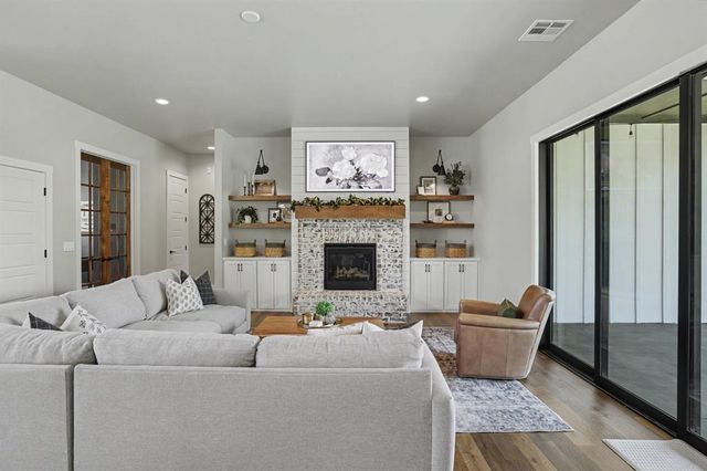 460 Old Farm Road, Edmond, OK 73034