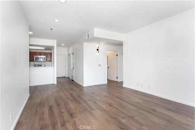 19350 Sherman Way 208, Reseda, CA 91335