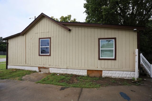 1138 S Hydraulic St, Wichita, KS 67211