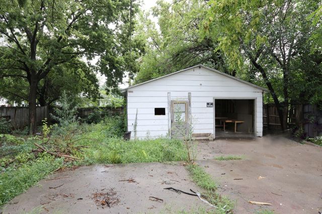 1138 S Hydraulic St, Wichita, KS 67211