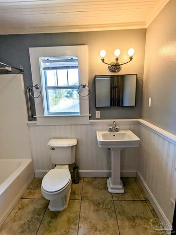 1705 N 17th Ave, Pensacola, FL 32503