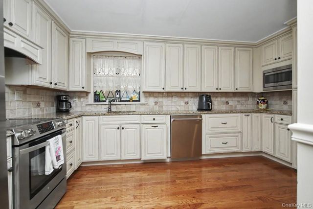 636 Sierra Vista Lane, Valley Cottage, NY 10989