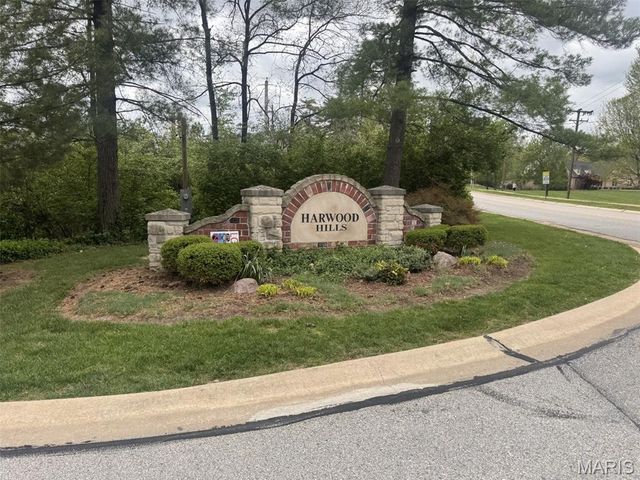 1507 Windridge Drive, St Louis, MO 63131