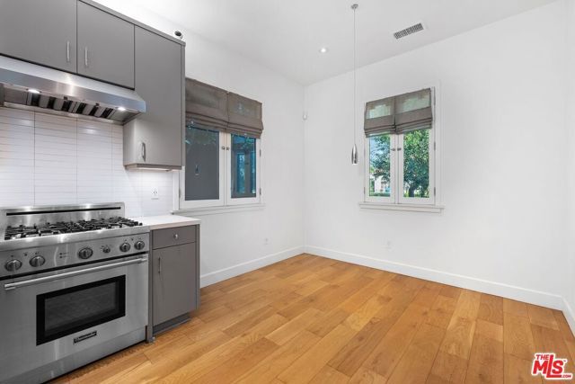 429 N Lucerne Boulevard, Los Angeles, CA 90004