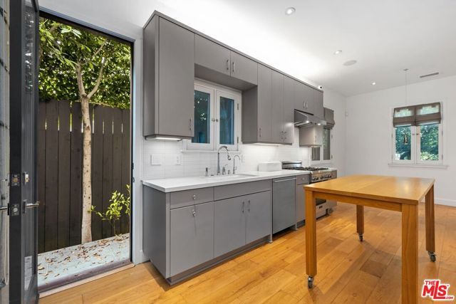 429 N Lucerne Boulevard, Los Angeles, CA 90004