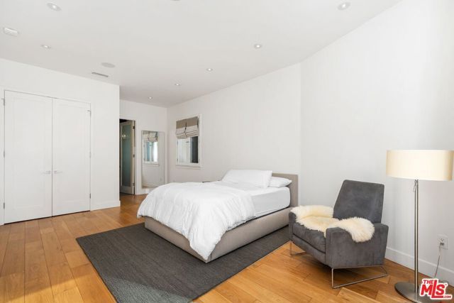 429 N Lucerne Boulevard, Los Angeles, CA 90004