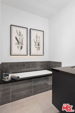 429 N Lucerne Boulevard, Los Angeles, CA 90004