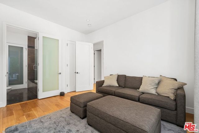 429 N Lucerne Boulevard, Los Angeles, CA 90004