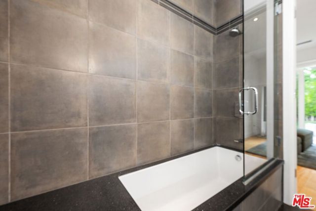 429 N Lucerne Boulevard, Los Angeles, CA 90004