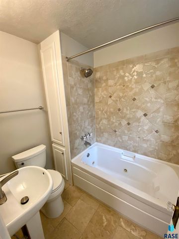 501 S Euclid Ave Avenue, Sioux Falls, SD 57104