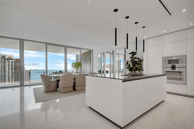 300 Biscayne Boulevard Way 2902E, Miami, FL 33131