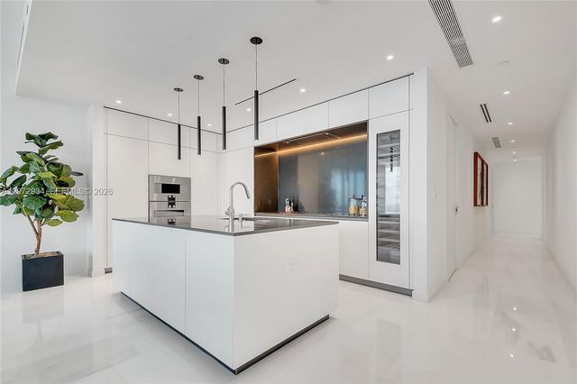 300 Biscayne Boulevard Way 2902E, Miami, FL 33131