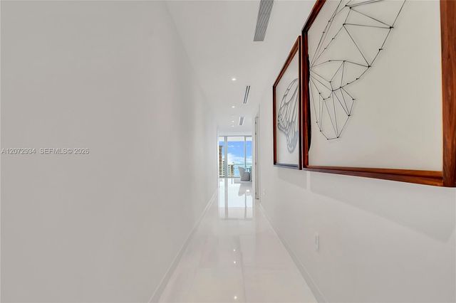 300 Biscayne Boulevard Way 2902E, Miami, FL 33131