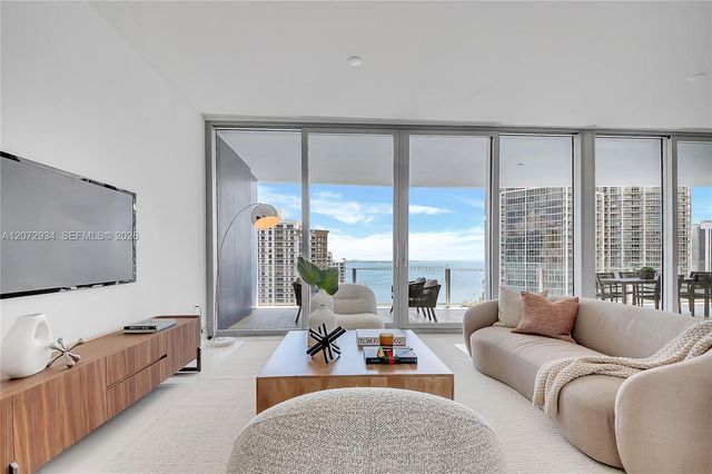 300 Biscayne Boulevard Way 2902E, Miami, FL 33131