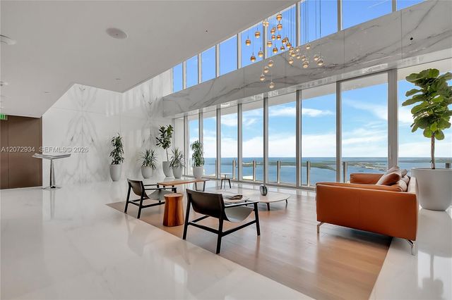 300 Biscayne Boulevard Way 2902E, Miami, FL 33131